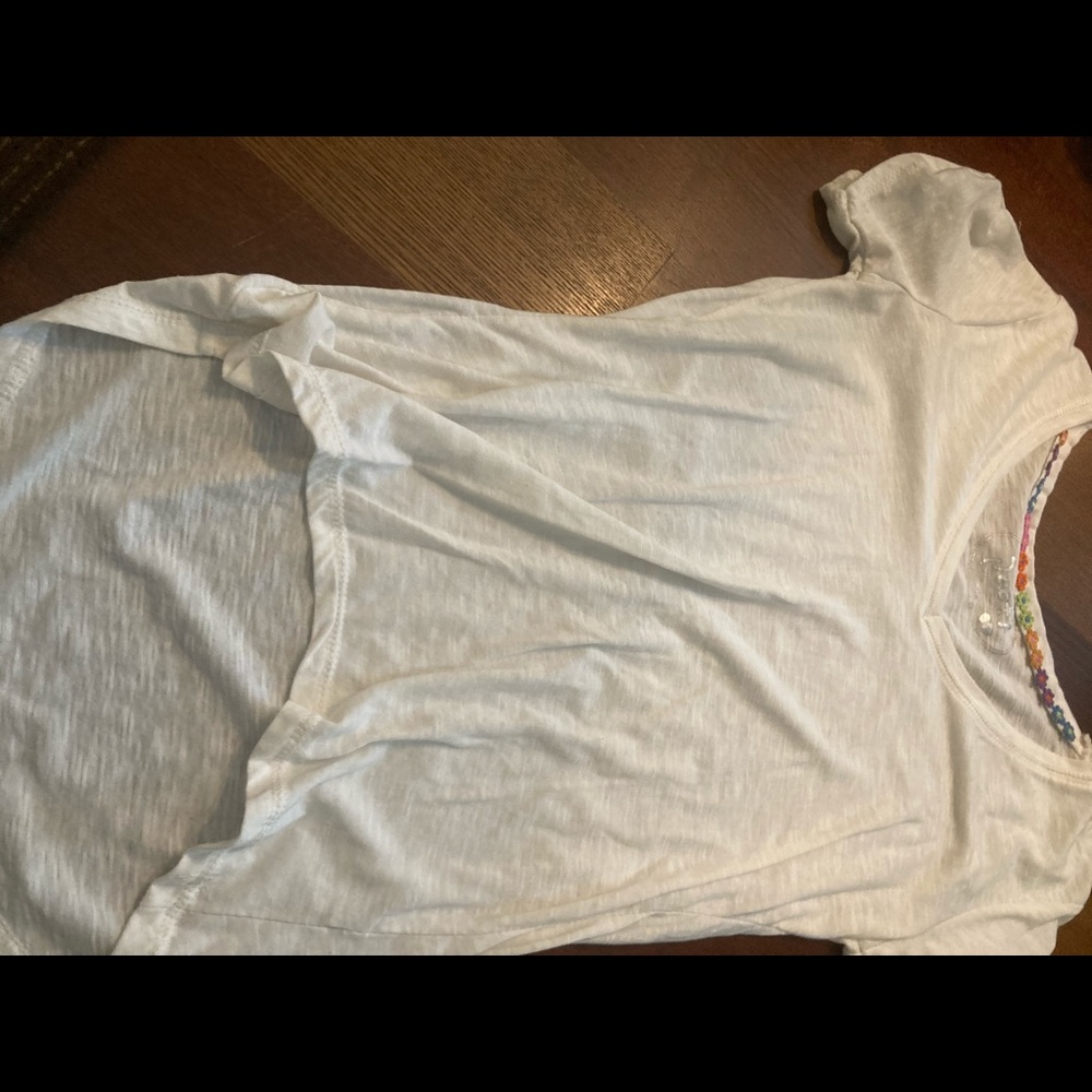 White tee